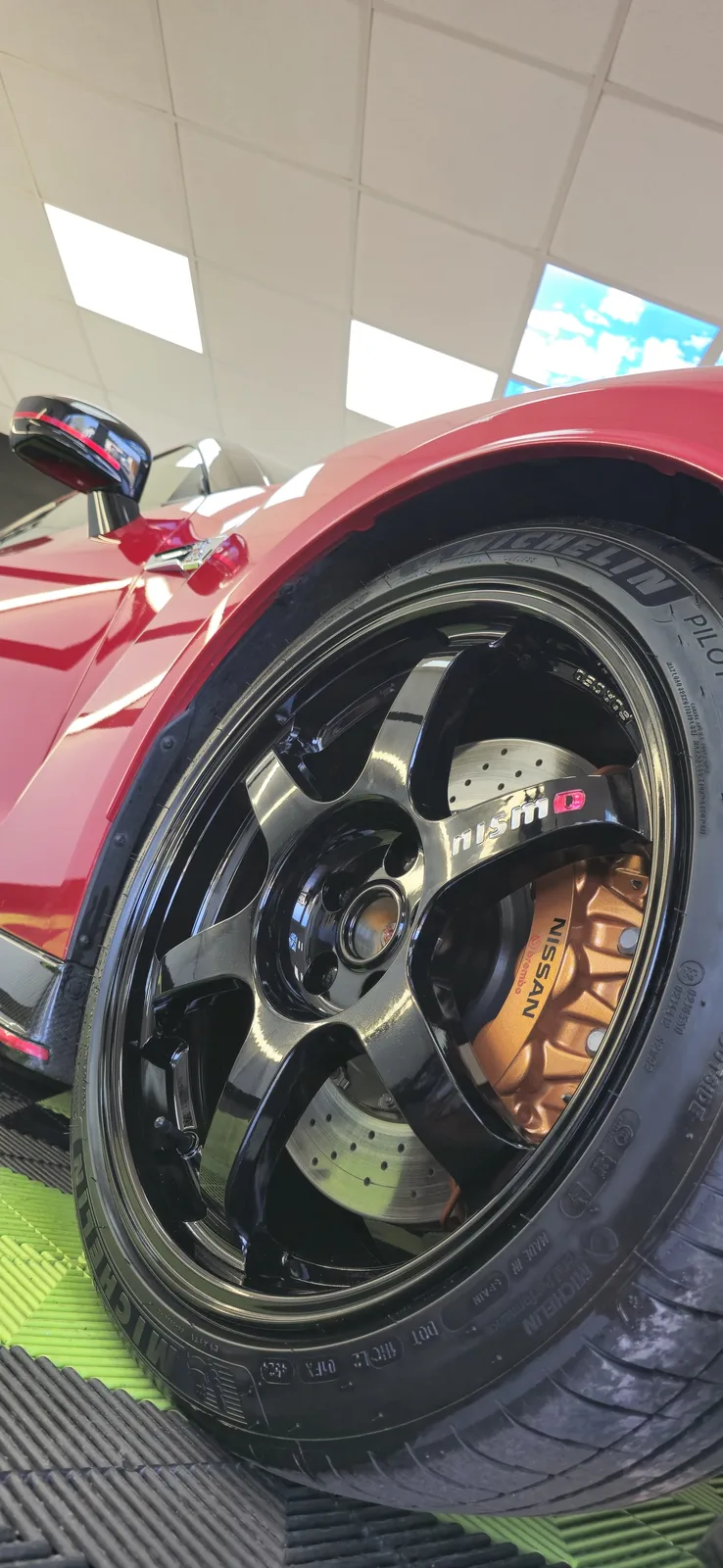 Nismo wheel and brake styling